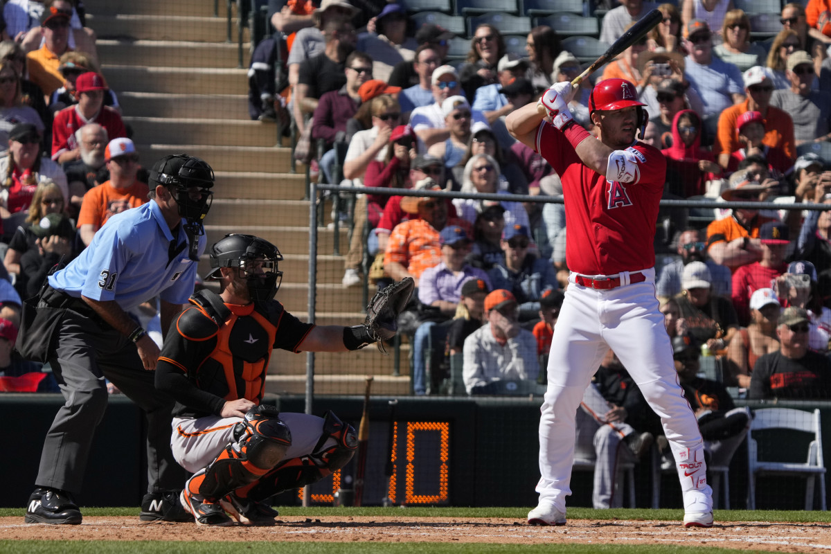 Los Angeles Angels center fielder Mike Trout hits against the SF Giants in the third inning at Tempe Diablo Stadium. (2023)